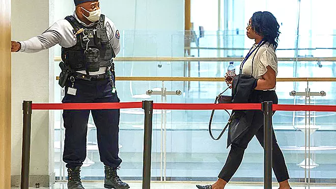 ​الناجية الوحيدة من تحطم طائرة الخطوط اليمنية تدلي بشاهدتها أمام المحكمة
